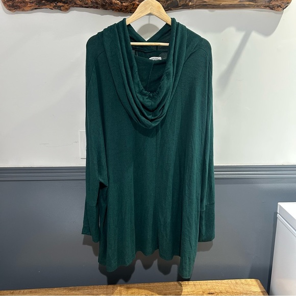 Plus Size Forest Green Hooded Flowy Sweater Top - Picture 2 of 9